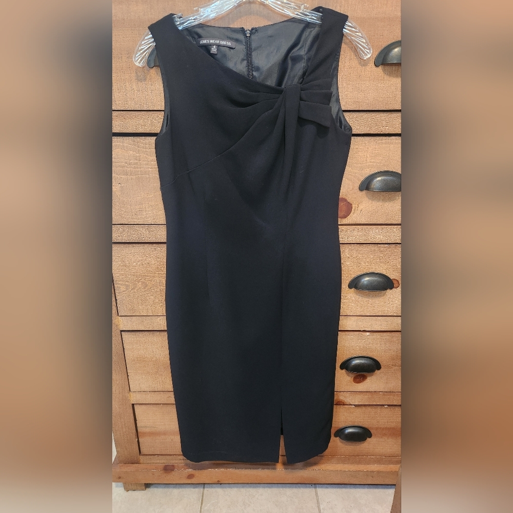 Black cocktail dress Jones wear